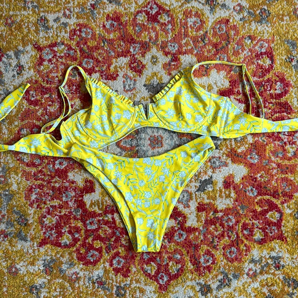 NEW ZAFUL Yellow Floral Bikini Size Large